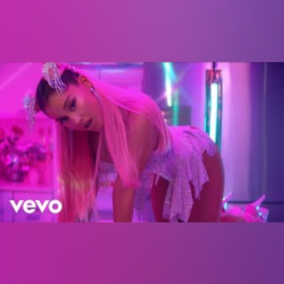 Ariana Grande "7 RINGS" Set 💍 💍 💍 💍 💍 💍 💍 - Picture 3 of 7